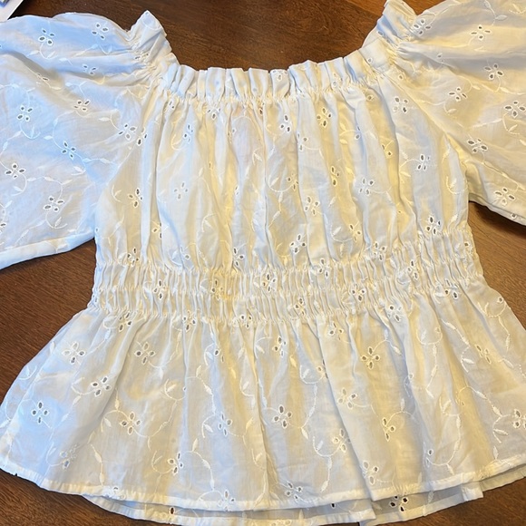 Zara small white eyelit top NWT - Picture 5 of 5